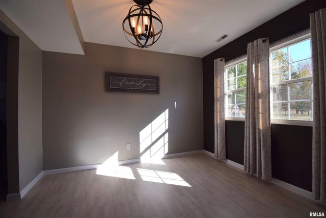 4419 Woodglen Lane, Mt Vernon, IL 62864