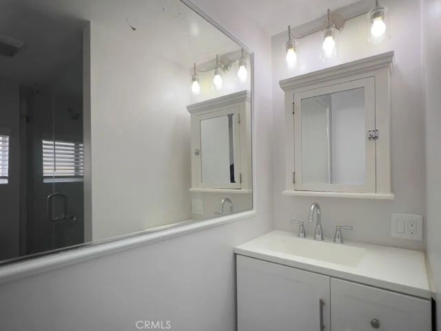 2210 N Buena Vista, Burbank, CA 91504