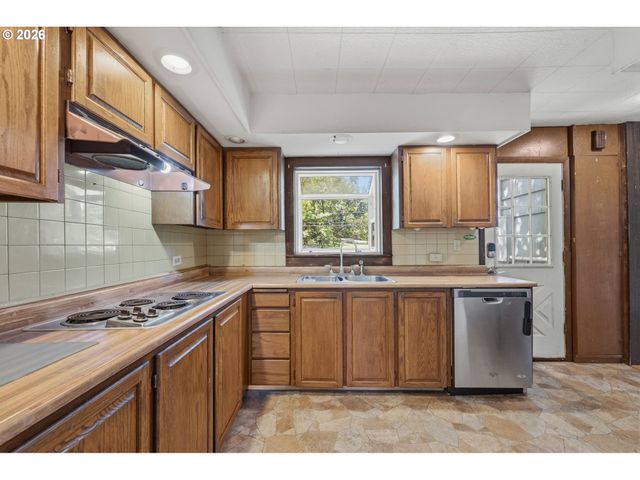 7526 Sw CAPITOL HILL Rd, Portland, OR 97219
