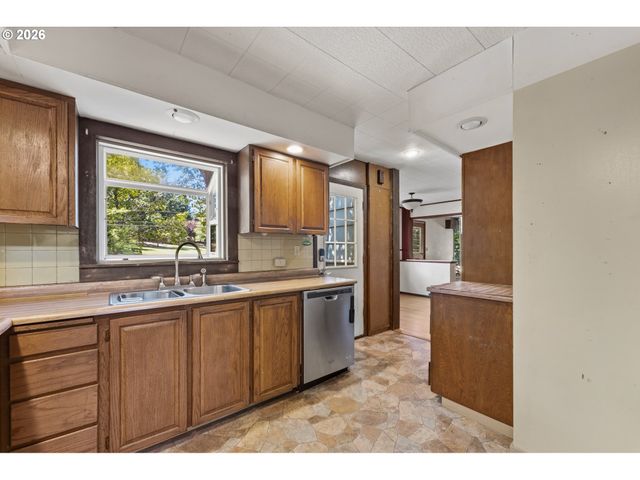 7526 Sw CAPITOL HILL Rd, Portland, OR 97219