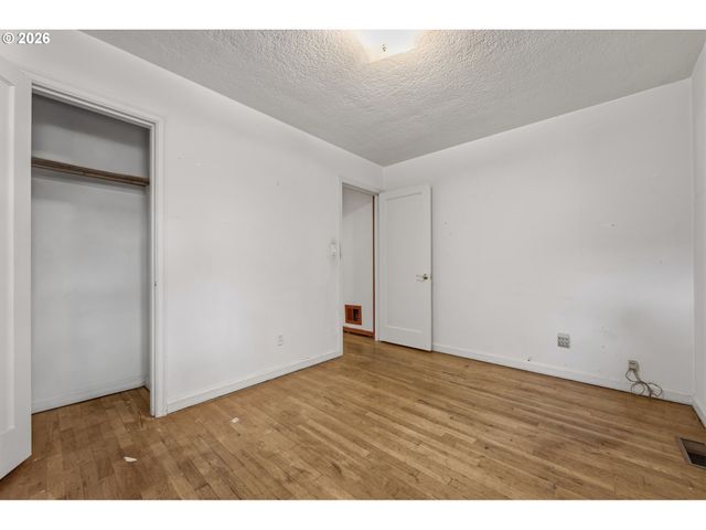 7526 Sw CAPITOL HILL Rd, Portland, OR 97219