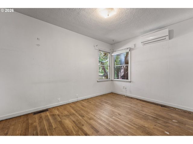 7526 Sw CAPITOL HILL Rd, Portland, OR 97219