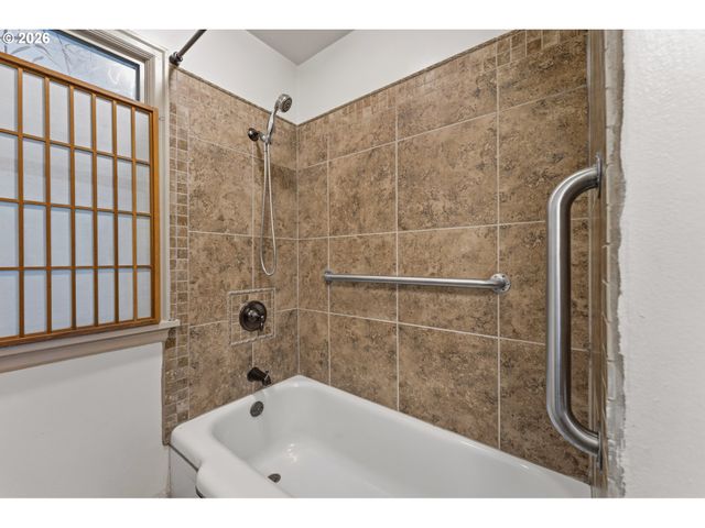 7526 Sw CAPITOL HILL Rd, Portland, OR 97219