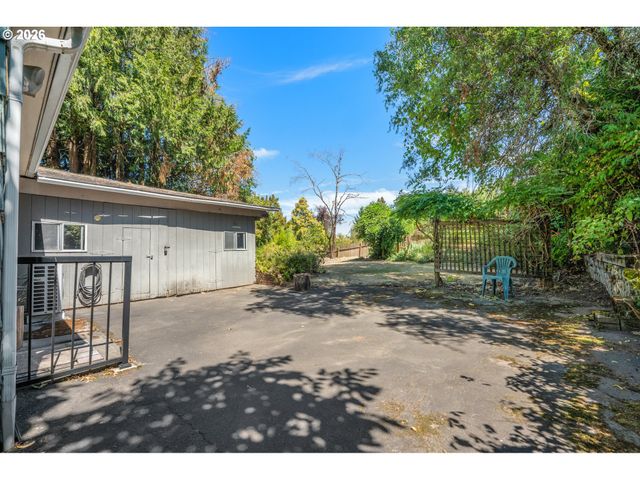 7526 Sw CAPITOL HILL Rd, Portland, OR 97219