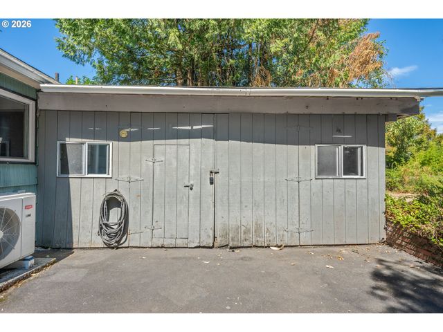 7526 Sw CAPITOL HILL Rd, Portland, OR 97219