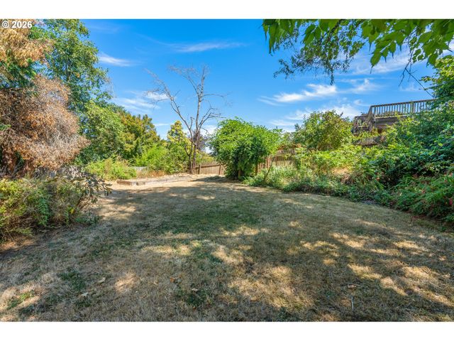 7526 Sw CAPITOL HILL Rd, Portland, OR 97219