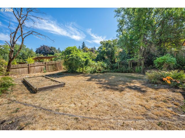 7526 Sw CAPITOL HILL Rd, Portland, OR 97219