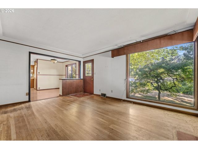 7526 Sw CAPITOL HILL Rd, Portland, OR 97219