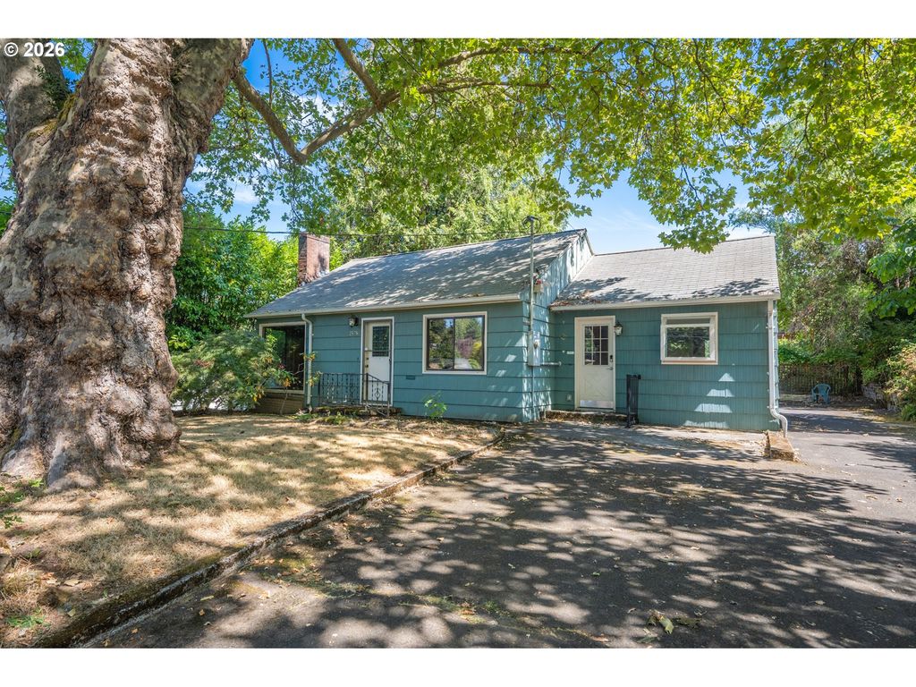 7526 Sw CAPITOL HILL Rd, Portland, OR 97219