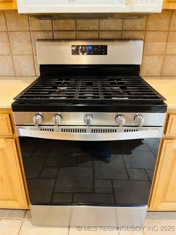 20215 E 50th Place S, Broken Arrow, OK 74014