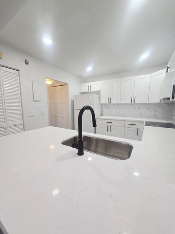 4183 Palm Bay Circle A, West Palm Beach, FL 33406