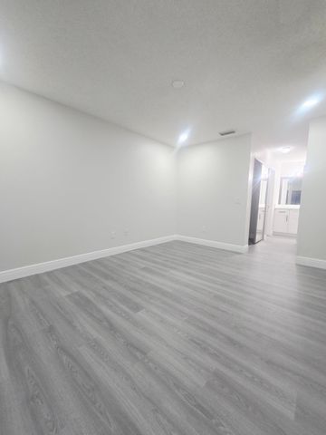 4183 Palm Bay Circle A, West Palm Beach, FL 33406