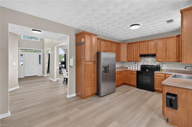 1284 Big Bethel PL, Hampton, VA 23666