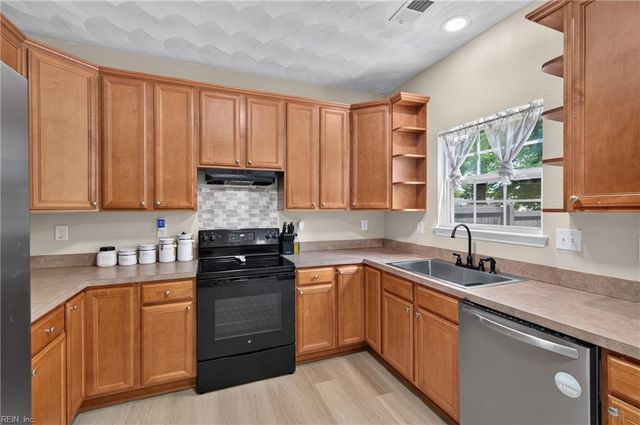 1284 Big Bethel PL, Hampton, VA 23666