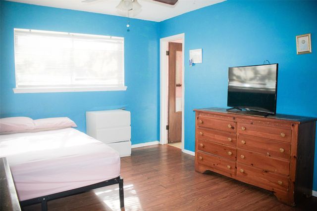 1022 Crest Park Drive, Garland, TX 75042