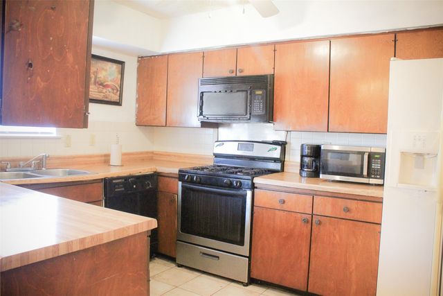 1022 Crest Park Drive, Garland, TX 75042