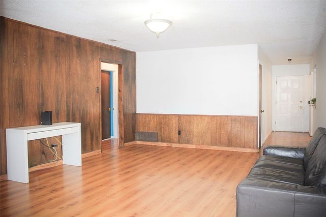 1022 Crest Park Drive, Garland, TX 75042