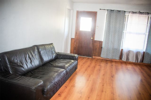 1022 Crest Park Drive, Garland, TX 75042