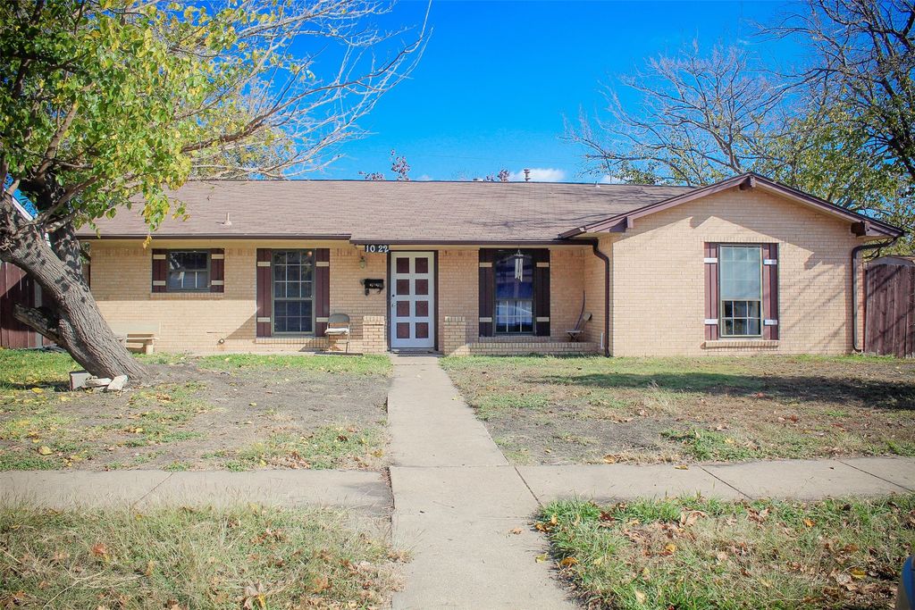 1022 Crest Park Drive, Garland, TX 75042