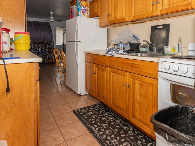 823 Waiaka Place, Honolulu, HI 96826