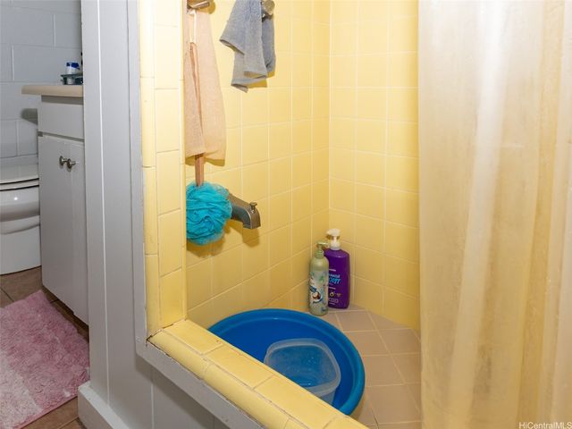823 Waiaka Place, Honolulu, HI 96826