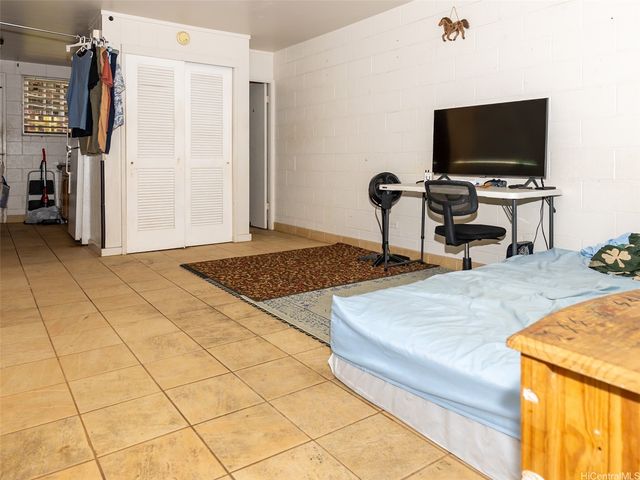 823 Waiaka Place, Honolulu, HI 96826