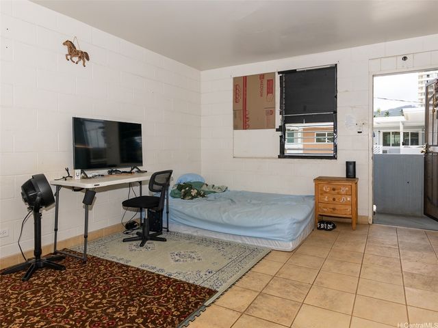 823 Waiaka Place, Honolulu, HI 96826