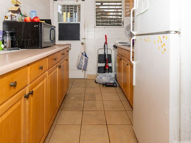 823 Waiaka Place, Honolulu, HI 96826