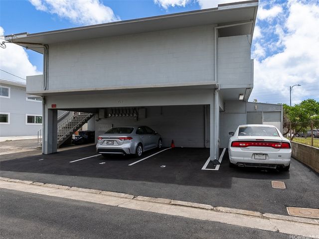 823 Waiaka Place, Honolulu, HI 96826