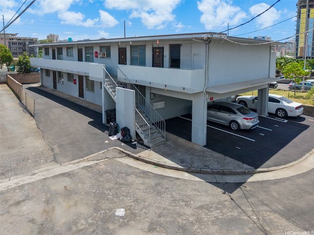 823 Waiaka Place, Honolulu, HI 96826