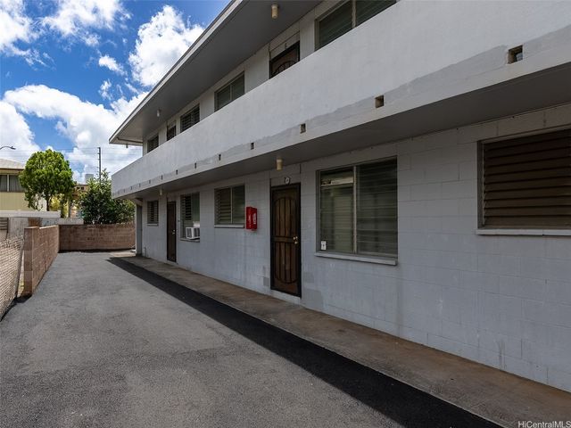 823 Waiaka Place, Honolulu, HI 96826