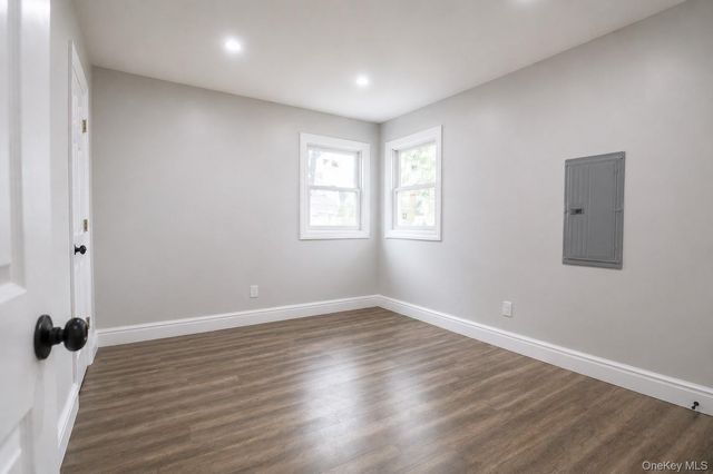 9 Emerald Lane S, Amityville, NY 11701