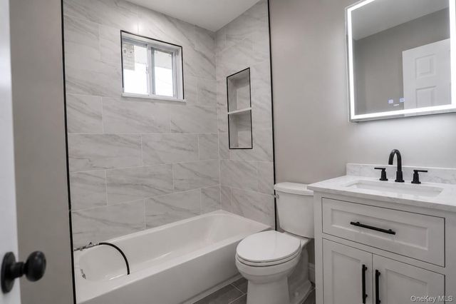 9 Emerald Lane S, Amityville, NY 11701