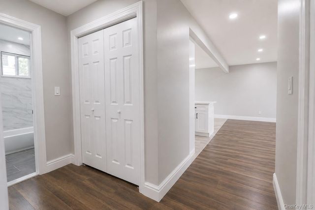 9 Emerald Lane S, Amityville, NY 11701
