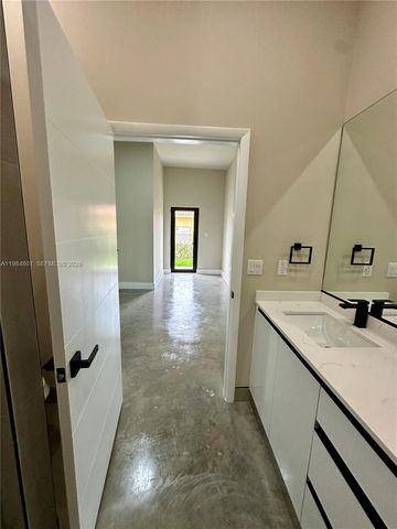 929 NW 60th St, Miami, FL 33127