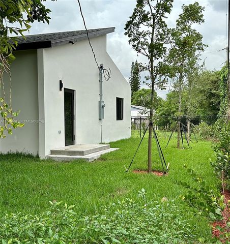 929 NW 60th St, Miami, FL 33127