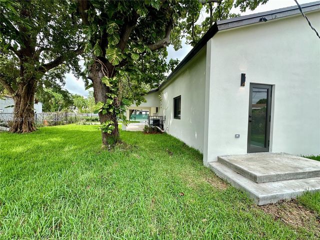 929 NW 60th St, Miami, FL 33127