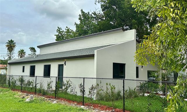 929 NW 60th St, Miami, FL 33127