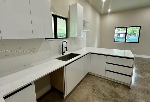 929 NW 60th St, Miami, FL 33127