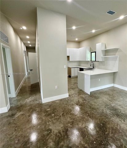 929 NW 60th St, Miami, FL 33127