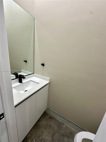 929 NW 60th St, Miami, FL 33127