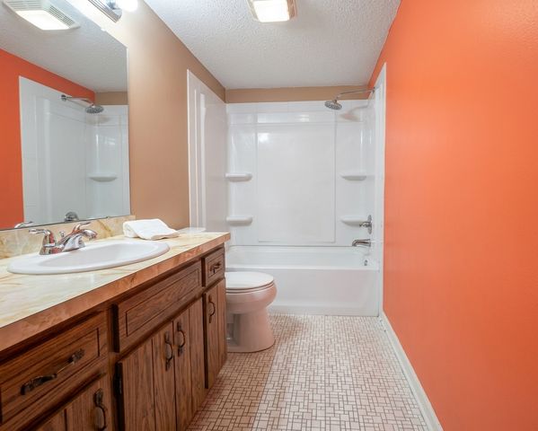 8446 Sumter Circle N, Brooklyn Park, MN 55445
