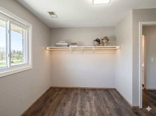 8446 Sumter Circle N, Brooklyn Park, MN 55445