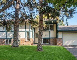 8446 Sumter Circle N, Brooklyn Park, MN 55445