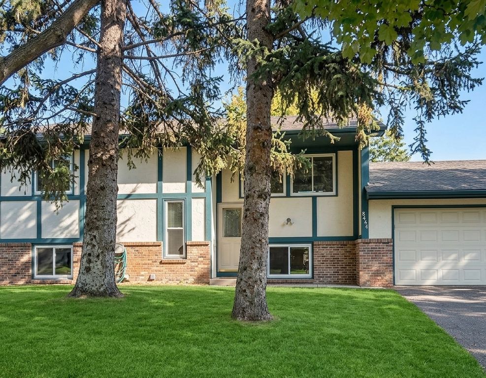 8446 Sumter Circle N, Brooklyn Park, MN 55445