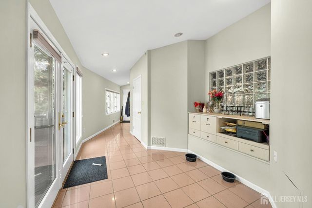 8 Crommelin Court, East Brunswick, NJ 08816