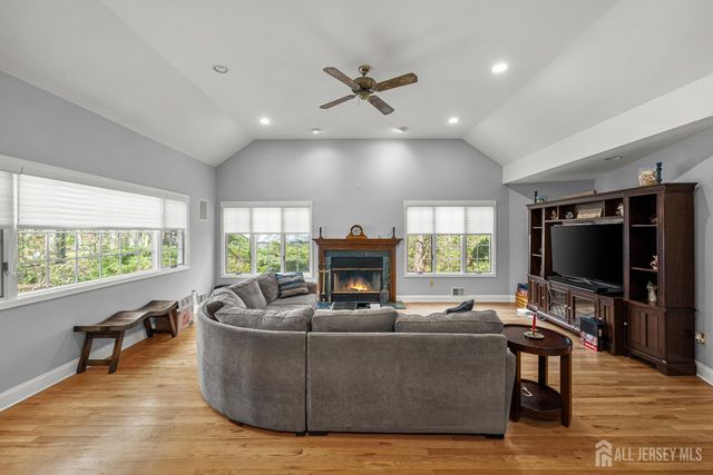 8 Crommelin Court, East Brunswick, NJ 08816