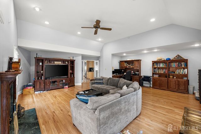 8 Crommelin Court, East Brunswick, NJ 08816