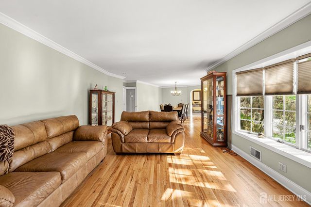 8 Crommelin Court, East Brunswick, NJ 08816