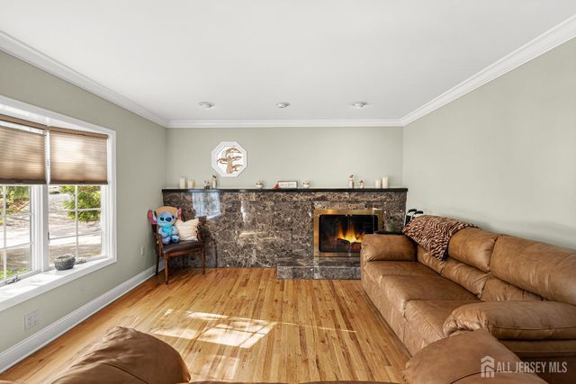 8 Crommelin Court, East Brunswick, NJ 08816